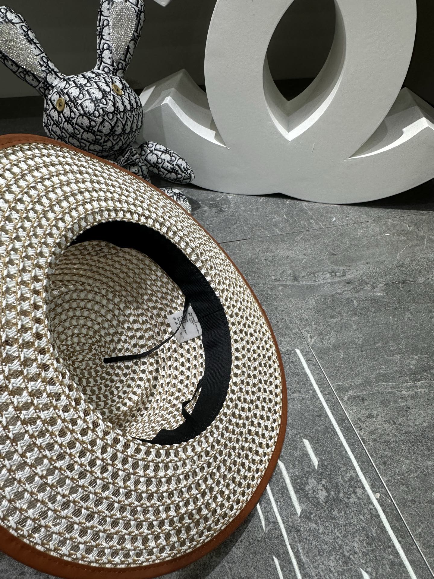 Sailin Concave Top Edged Flat Cap